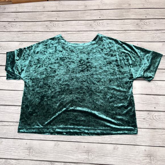 On 34th Women's Short-Sleeve Relaxed Green Velvet T-Shirt Size XL - Picture 2 of 9